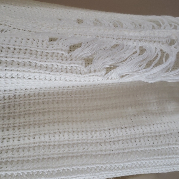 Distressed knit sweater - Picture 4 of 11